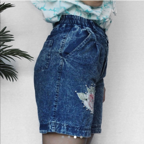 Vintage 80’s high waisted acid wash denim shorts - Picture 4 of 4